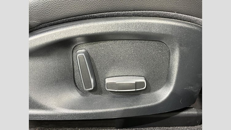 2019 認定中古車 Jaguar F-Pace Fuji White 2.0 litre i4D Diesel プレステージ