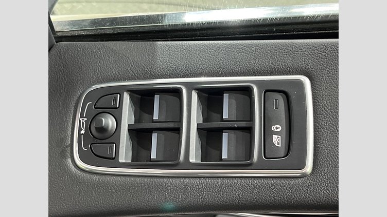 2019 認定中古車 Jaguar F-Pace Fuji White 2.0 litre i4D Diesel プレステージ