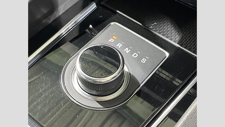 2019 認定中古車 Jaguar F-Pace Fuji White 2.0 litre i4D Diesel プレステージ