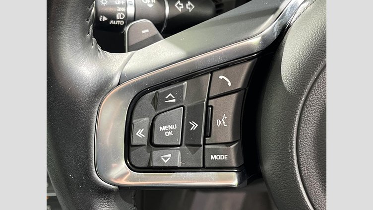 2019 認定中古車 Jaguar F-Pace Fuji White 2.0 litre i4D Diesel プレステージ