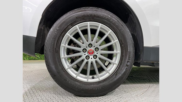 2019 認定中古車 Jaguar F-Pace Fuji White 2.0 litre i4D Diesel プレステージ