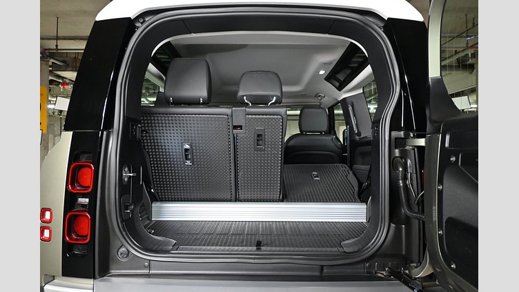 2023 認定中古車 Land Rover Defender 90 パンゲアグリーン P300 AWD（AT） SE