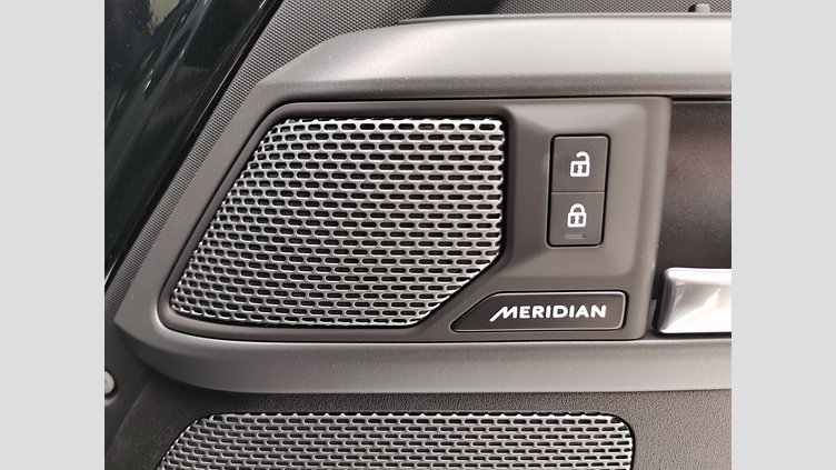 2023 認定中古車 Land Rover Defender 110 サントリーニブラック D300 AWD（AT） X-DYNAMIC SE