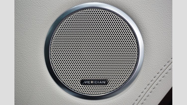 2021 認定中古車 Land Rover Range Rover ユーロンホワイト P400e 2.0リッターSi4 404PS プラグインハイブリッド （PHEV） スタンダードホイールベース VOGUE