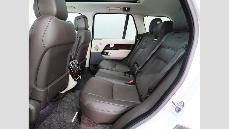 2021 認定中古車 Land Rover Range Rover ユーロンホワイト P400e 2.0リッターSi4 404PS プラグインハイブリッド （PHEV） スタンダードホイールベース VOGUE