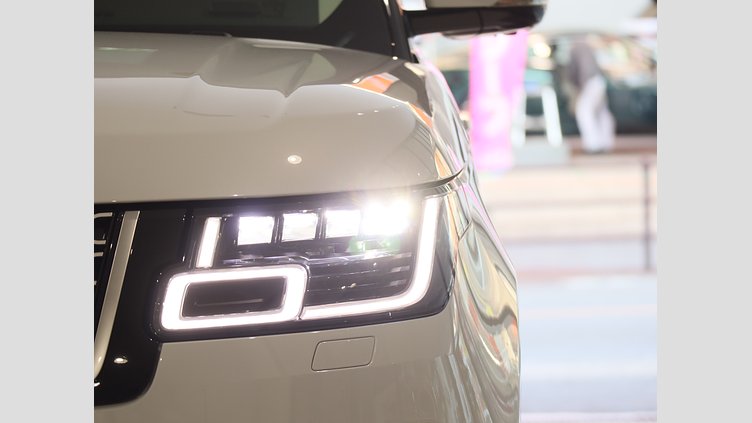 2021 認定中古車 Land Rover Range Rover ユーロンホワイト P400e 2.0リッターSi4 404PS プラグインハイブリッド （PHEV） スタンダードホイールベース VOGUE