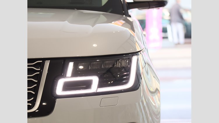 2021 認定中古車 Land Rover Range Rover ユーロンホワイト P400e 2.0リッターSi4 404PS プラグインハイブリッド （PHEV） スタンダードホイールベース VOGUE