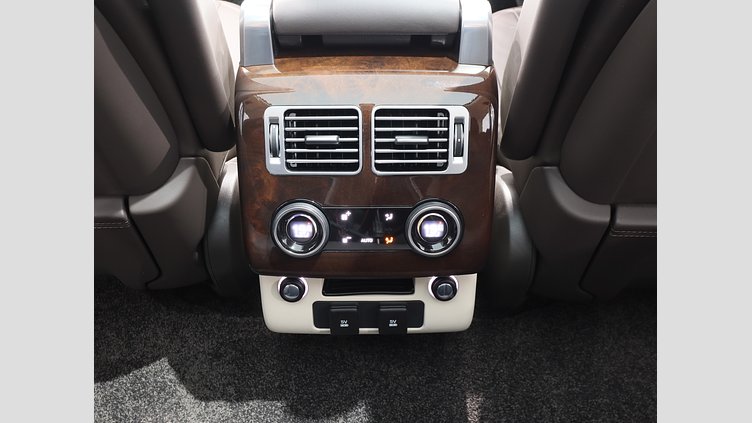 2021 認定中古車 Land Rover Range Rover ユーロンホワイト P400e 2.0リッターSi4 404PS プラグインハイブリッド （PHEV） スタンダードホイールベース VOGUE