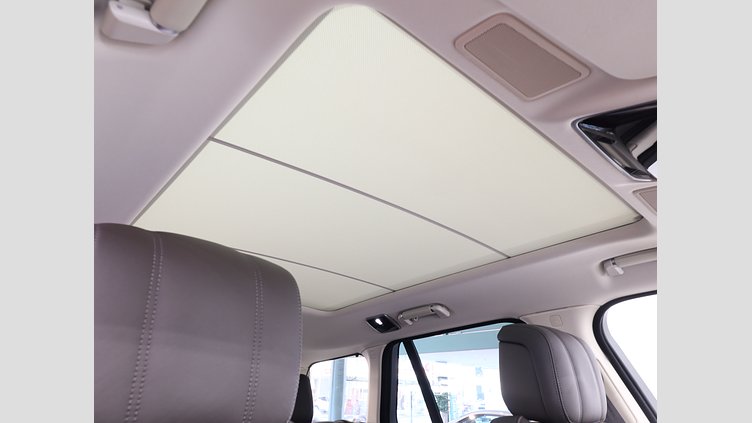 2021 認定中古車 Land Rover Range Rover ユーロンホワイト P400e 2.0リッターSi4 404PS プラグインハイブリッド （PHEV） スタンダードホイールベース VOGUE