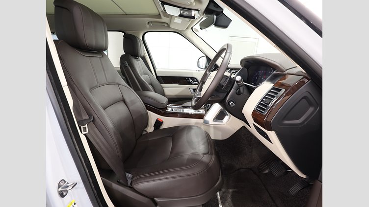 2021 認定中古車 Land Rover Range Rover ユーロンホワイト P400e 2.0リッターSi4 404PS プラグインハイブリッド （PHEV） スタンダードホイールベース VOGUE