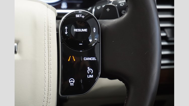 2021 認定中古車 Land Rover Range Rover ユーロンホワイト P400e 2.0リッターSi4 404PS プラグインハイブリッド （PHEV） スタンダードホイールベース VOGUE