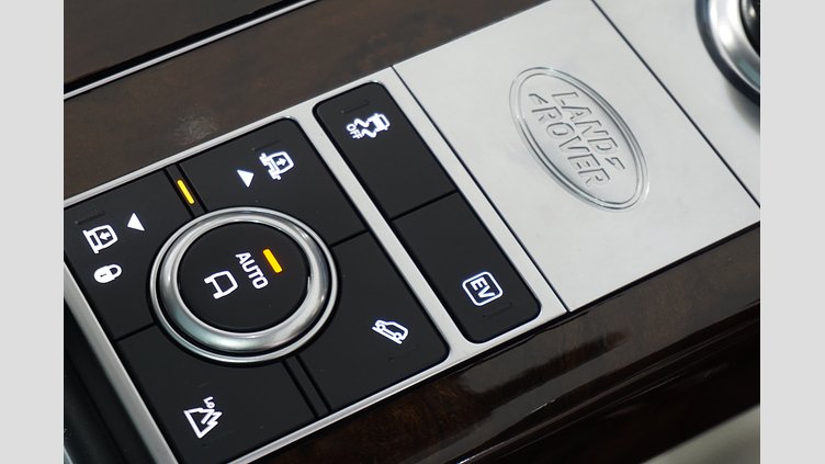 2021 認定中古車 Land Rover Range Rover ユーロンホワイト P400e 2.0リッターSi4 404PS プラグインハイブリッド （PHEV） スタンダードホイールベース VOGUE