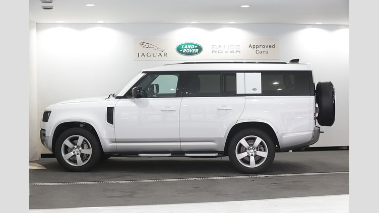 2022 認定中古車 Land Rover Defender 130 フジホワイト D300 AWD AUTOMATIC MHEV FIRST EDITION