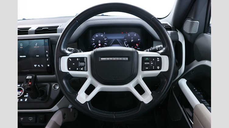 2022 認定中古車 Land Rover Defender 130 フジホワイト D300 AWD AUTOMATIC MHEV FIRST EDITION