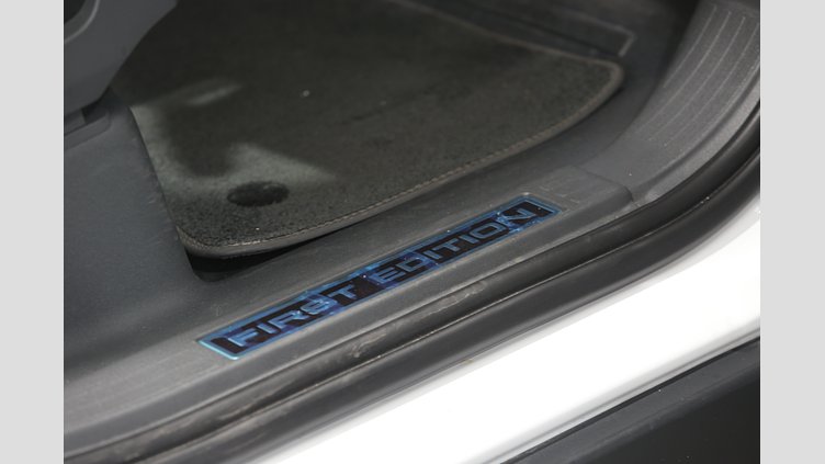 2022 認定中古車 Land Rover Defender 130 フジホワイト D300 AWD AUTOMATIC MHEV FIRST EDITION