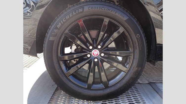 2017 認定中古車 Jaguar F-Pace Santorini Black 8速AT　AWD 20d R-SPORT