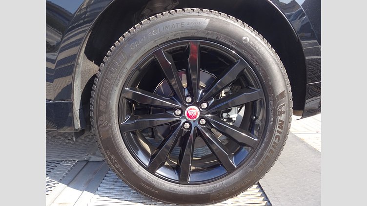 2017 認定中古車 Jaguar F-Pace Santorini Black 8速AT　AWD 20d R-SPORT