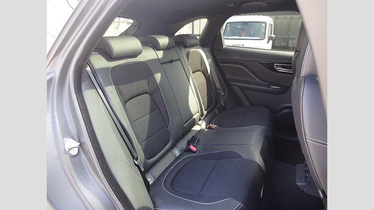 2017 認定中古車 Jaguar F-Pace Santorini Black 8速AT　AWD 20d R-SPORT