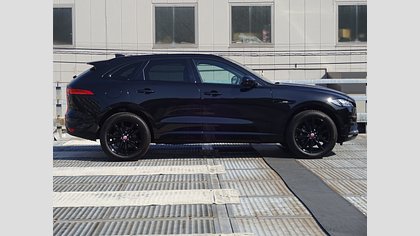 F-Pace 17