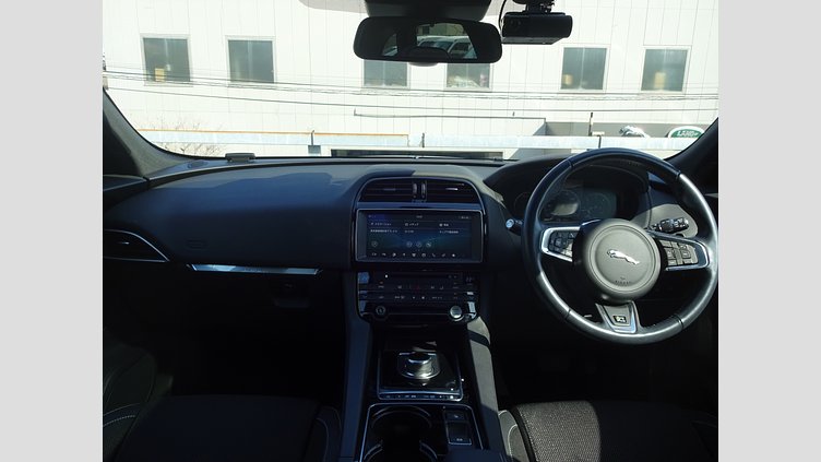 2017 認定中古車 Jaguar F-Pace Santorini Black 8速AT　AWD 20d R-SPORT