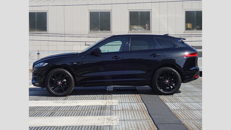 2017 認定中古車 Jaguar F-Pace Santorini Black 8速AT　AWD 20d R-SPORT