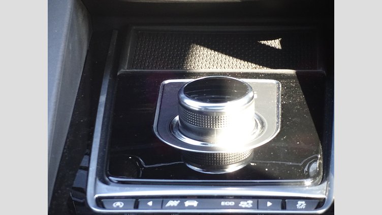 2017 認定中古車 Jaguar F-Pace Santorini Black 8速AT　AWD 20d R-SPORT