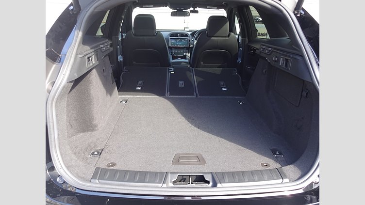 2017 認定中古車 Jaguar F-Pace Santorini Black 8速AT　AWD 20d R-SPORT