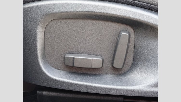 2017 認定中古車 Jaguar F-Pace Santorini Black 8速AT　AWD 20d R-SPORT