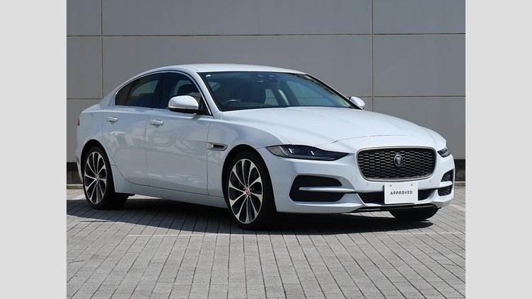 2019 認定中古車 Jaguar XE ユーロンホワイト D180 RWD AUTOMATIC 4 door Saloon S