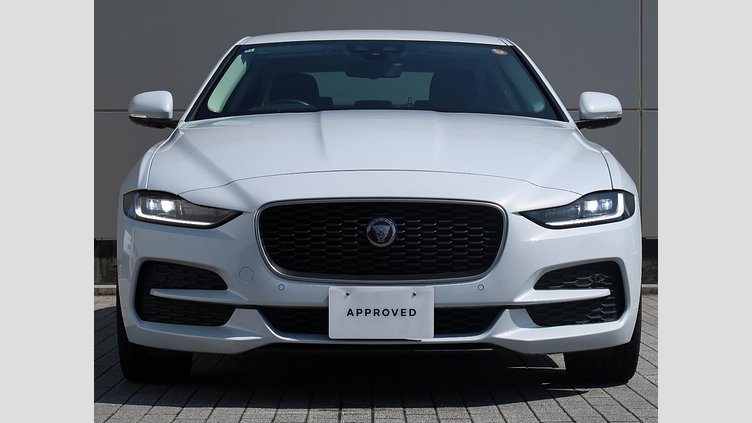 2019 認定中古車 Jaguar XE ユーロンホワイト D180 RWD AUTOMATIC 4 door Saloon S