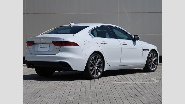 2019 認定中古車 Jaguar XE ユーロンホワイト D180 RWD AUTOMATIC 4 door Saloon S