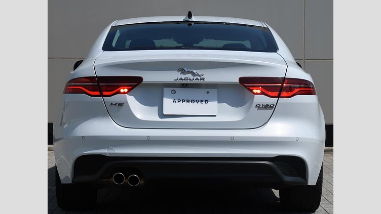 2019 認定中古車 Jaguar XE ユーロンホワイト D180 RWD AUTOMATIC 4 door Saloon S