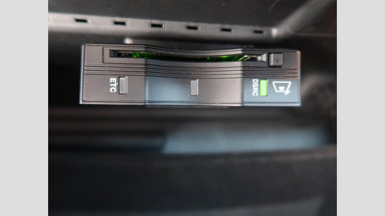 2019 認定中古車 Jaguar XE ユーロンホワイト D180 RWD AUTOMATIC 4 door Saloon S