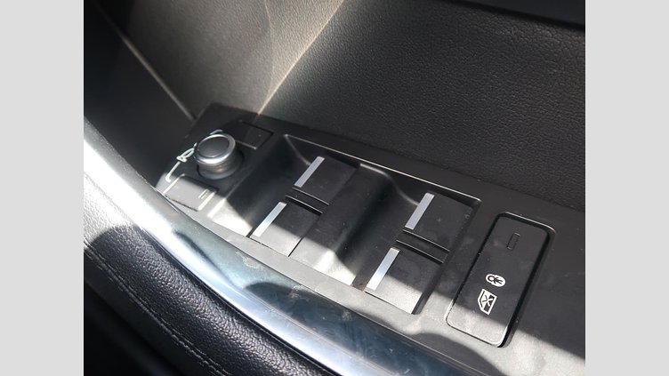 2019 認定中古車 Jaguar XE ユーロンホワイト D180 RWD AUTOMATIC 4 door Saloon S