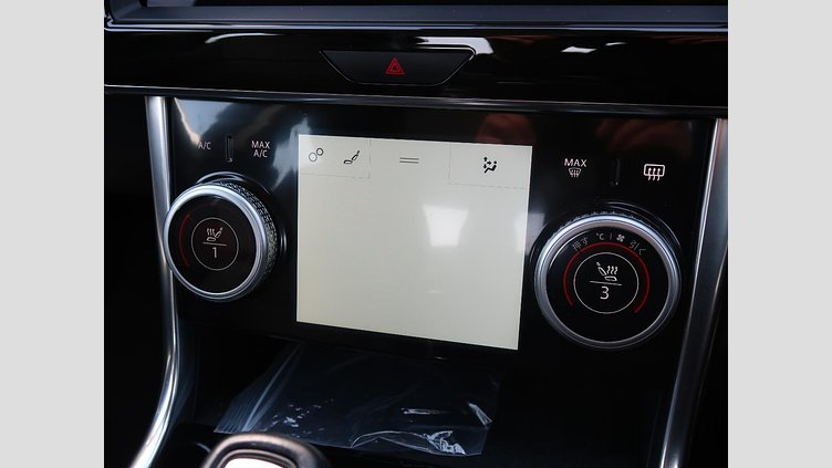 2019 認定中古車 Jaguar XE ユーロンホワイト D180 RWD AUTOMATIC 4 door Saloon S