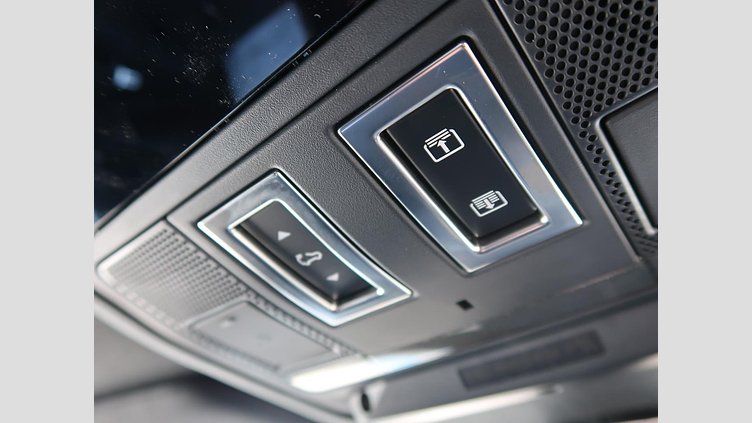 2023 認定中古車 Land Rover Defender 110 サントリーニブラック D300 AWD（AT） X-DYNAMIC HSE