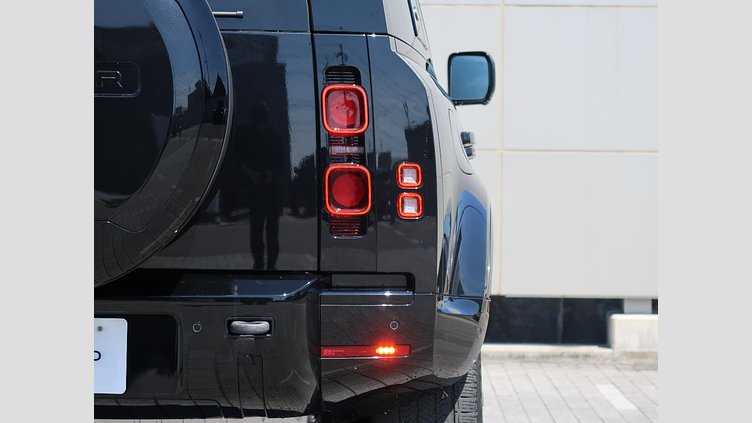 2023 認定中古車 Land Rover Defender 110 サントリーニブラック D300 AWD（AT） X-DYNAMIC HSE