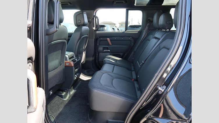 2023 認定中古車 Land Rover Defender 110 サントリーニブラック D300 AWD（AT） X-DYNAMIC HSE