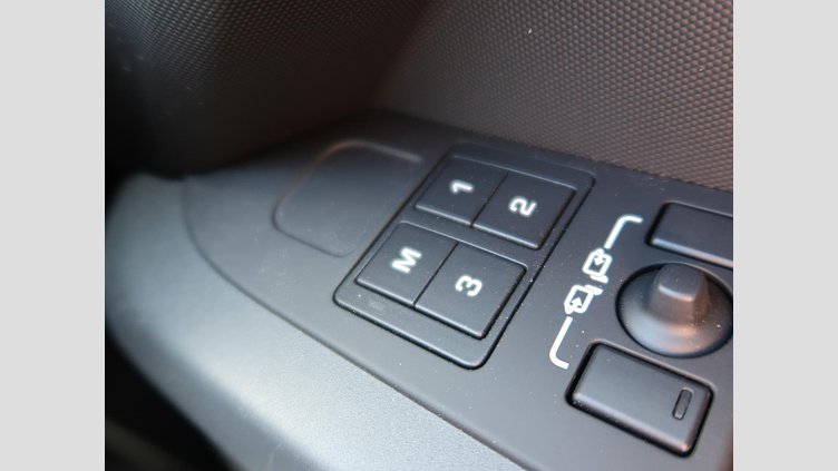 2023 認定中古車 Land Rover Defender 110 サントリーニブラック D300 AWD（AT） X-DYNAMIC HSE