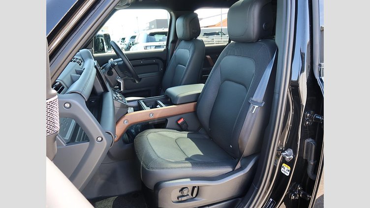 2023 認定中古車 Land Rover Defender 110 サントリーニブラック D300 AWD（AT） X-DYNAMIC HSE