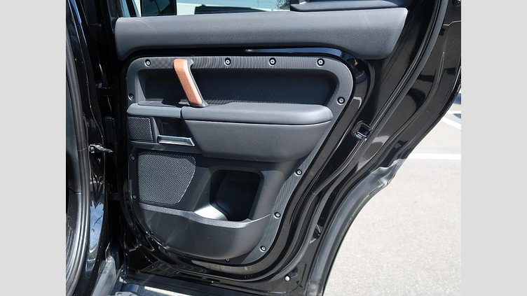 2023 認定中古車 Land Rover Defender 110 サントリーニブラック D300 AWD（AT） X-DYNAMIC HSE