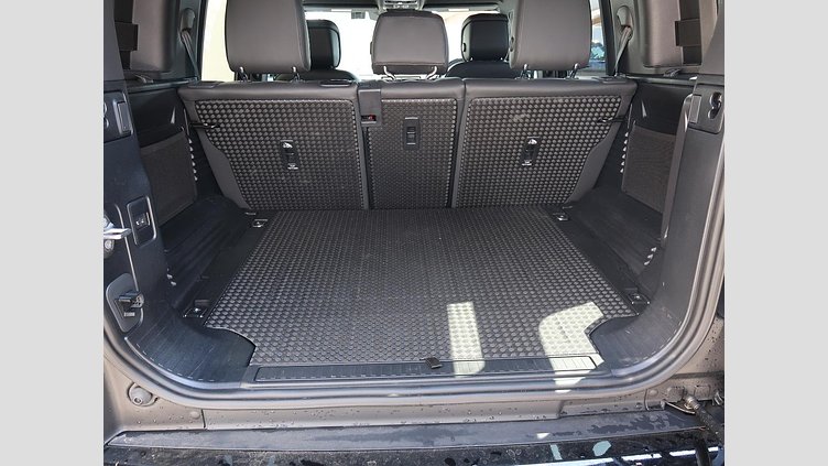 2023 認定中古車 Land Rover Defender 110 サントリーニブラック D300 AWD（AT） X-DYNAMIC HSE