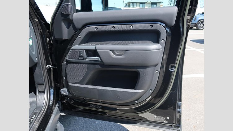 2023 認定中古車 Land Rover Defender 110 サントリーニブラック D300 AWD（AT） X-DYNAMIC HSE