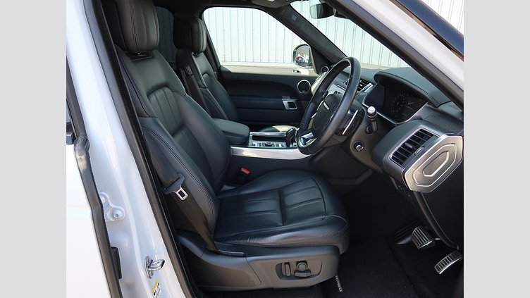 2019 認定中古車 Land Rover Range Rover Sport ユーロンホワイト 3.0リッターTDV6ディーゼル（258 PS） HSE