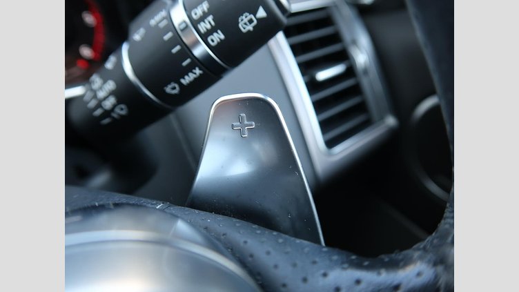 2019 認定中古車 Land Rover Range Rover Sport ユーロンホワイト 3.0リッターTDV6ディーゼル（258 PS） HSE