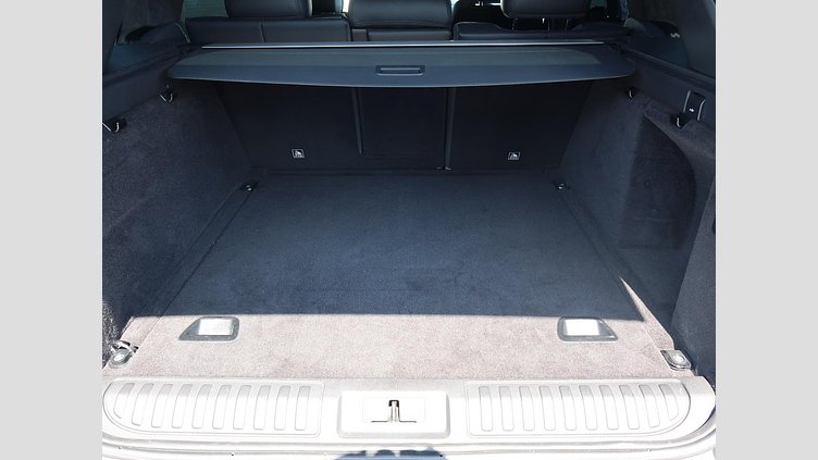 2019 認定中古車 Land Rover Range Rover Sport ユーロンホワイト 3.0リッターTDV6ディーゼル（258 PS） HSE