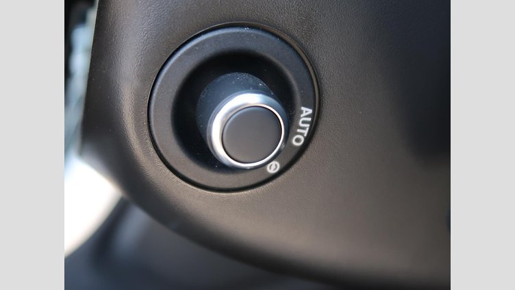 2019 認定中古車 Land Rover Range Rover Sport ユーロンホワイト 3.0リッターTDV6ディーゼル（258 PS） HSE