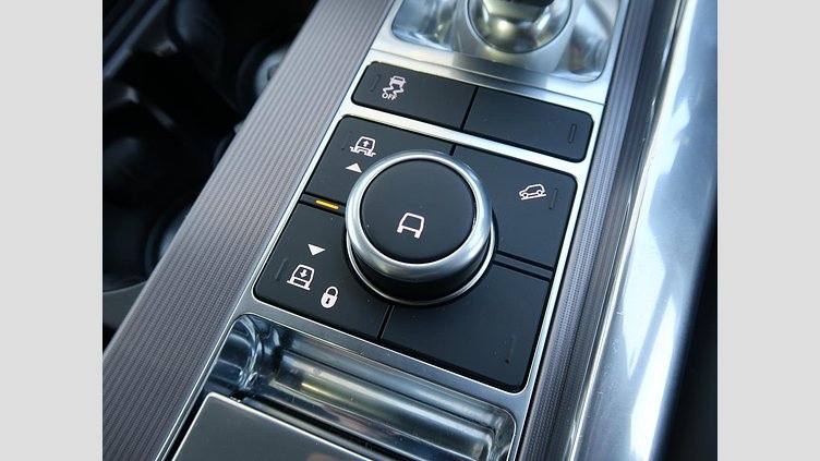 2019 認定中古車 Land Rover Range Rover Sport ユーロンホワイト 3.0リッターTDV6ディーゼル（258 PS） HSE