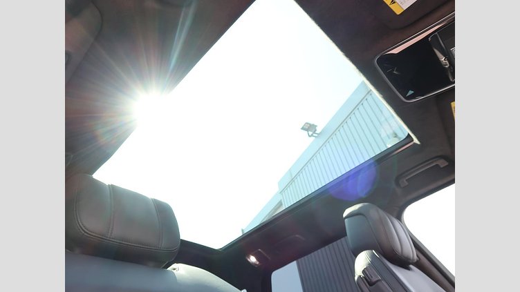 2019 認定中古車 Land Rover Range Rover Sport ユーロンホワイト 3.0リッターTDV6ディーゼル（258 PS） HSE