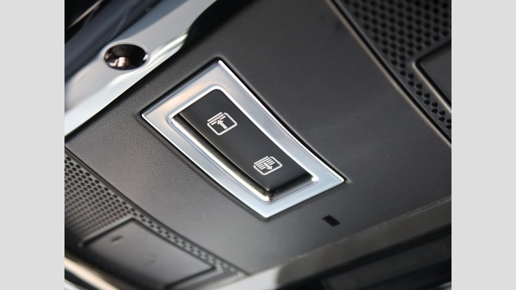 2019 認定中古車 Land Rover Range Rover Sport ユーロンホワイト 3.0リッターTDV6ディーゼル（258 PS） HSE